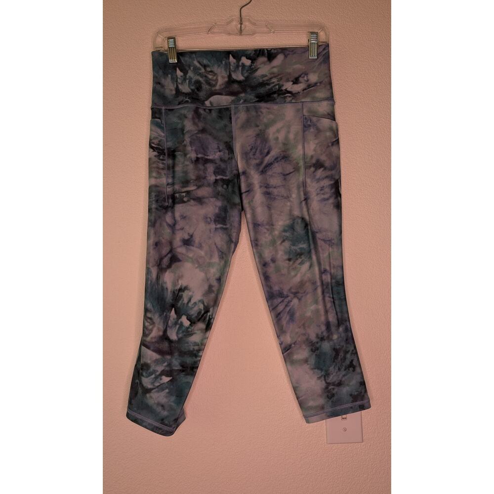 Athleta Salutation Stash Pocket II Capri Leggings M Blue Marble Athleisure Yoga